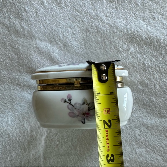 Vintage White and Pink Floral Music Jewelry Box Cherry Blossom Decor Accents - Picture 11 of 11